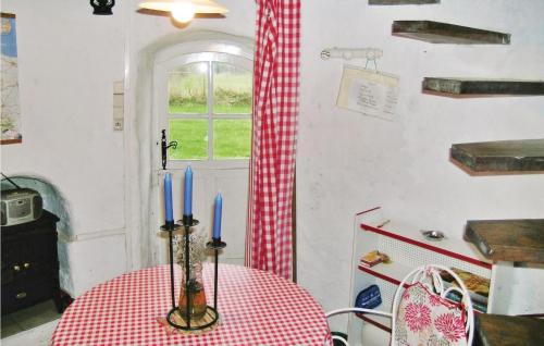 Anneville-sur-Mer House | Lovely Home In Anneville Sur Mer With Kitchenette