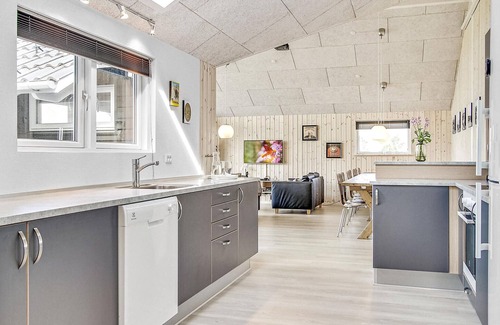 Bogense House | Lovely home in Bogense with kitchen
