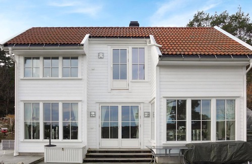 Hovag House | Lovely home in Høvåg with WiFi