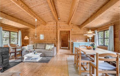 Helberskov Strand House | Lovely Home In Hadsund With Wifi