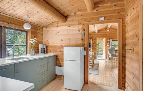 Helberskov Strand House | Lovely Home In Hadsund With Wifi
