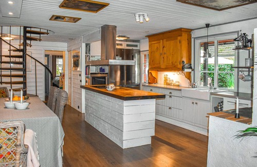 Hollviken House | Lovely home in Höllviken with kitchen