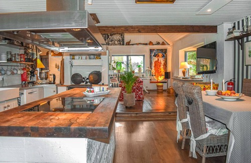 Hollviken House | Lovely home in Höllviken with kitchen