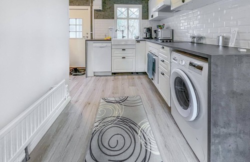 Langhem House | Lovely home in Länghem with kitchen