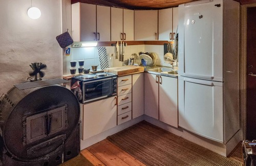 Kallby House | Lovely home in Lidköping with WiFi