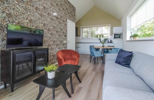 Oosterwolde House | Lovely home in Oosterwolde with WiFi
