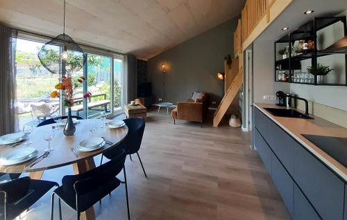 Oostwoud House | Lovely Home In Oostwoud With Wifi