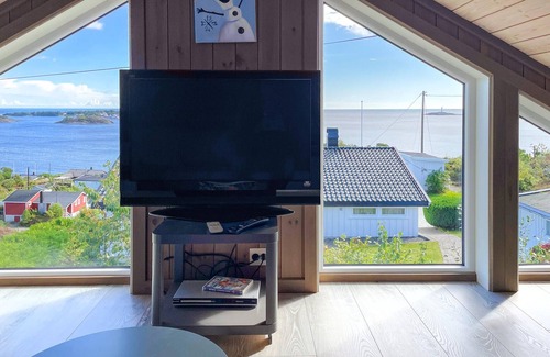 Kolbjørnsvik House | Lovely home in Sandviga with house sea view