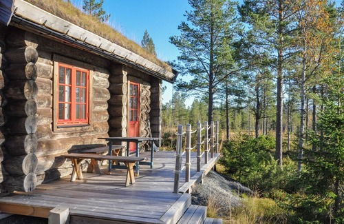 Fjatervalen House | Lovely home in Särna with sauna