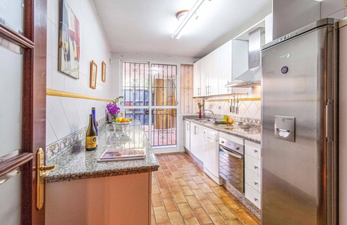 Tomares House | Lovely home in Tomares with kitchen
