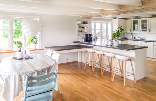 Sveio House | Lovely home in Valevåg with WiFi