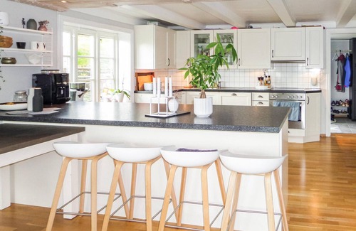 Sveio House | Lovely home in Valevåg with WiFi