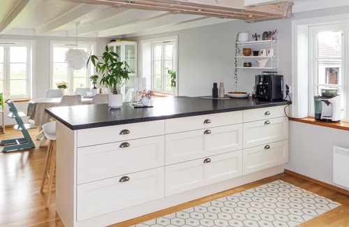Sveio House | Lovely home in Valevåg with WiFi
