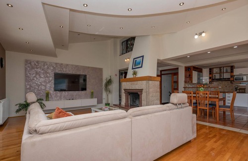 Vrgorac House | Lovely home in Vrgorac with sauna