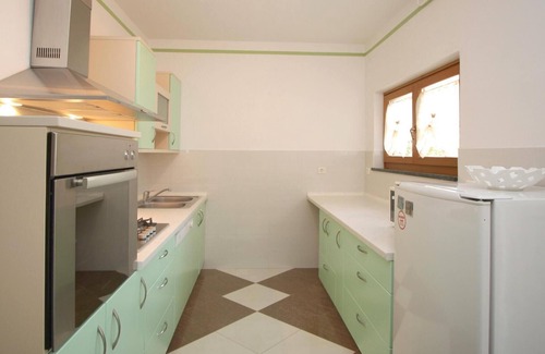 Orbanici House | Lovely home in Zminj with kitchen