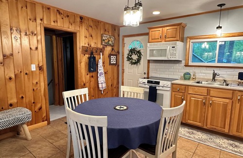 Wayne House | Lovely Home on Androscoggin Lake