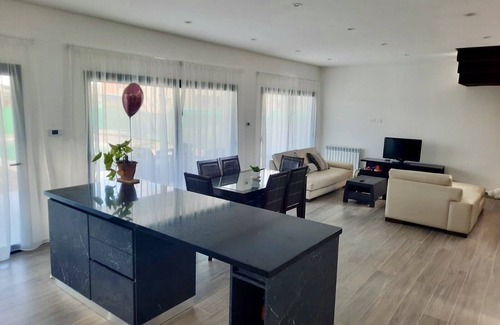 Dique Lujan House | LOVELY HOUSE MINUTES FROM NORDELTA SHOPPING CENTER