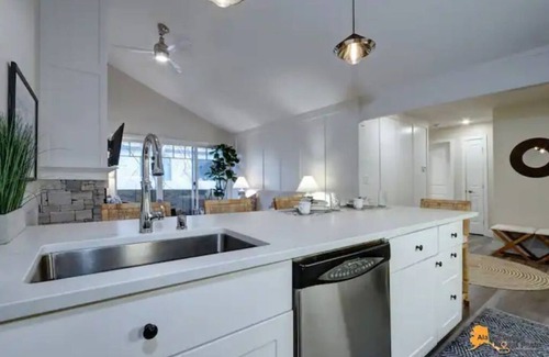 Midtown Anchorage Apartment | Lovely in every way, your new Anchorage retreat