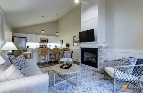Midtown Anchorage Apartment | Lovely in every way, your new Anchorage retreat