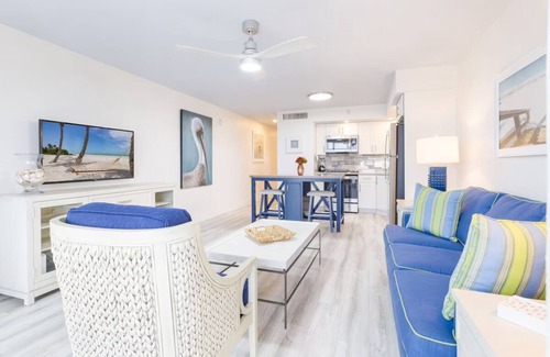 Captiva Apartment | Lovely Island Escape! Onsite Pools, Waterslides. Close to the Beach!