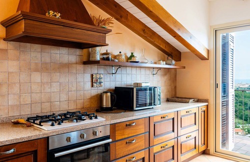 Borghetto Santo Spirito Villa | Lovely apartment in villa for 5 people with A/C, pool, WIFI, balcony, pets allowed and parking