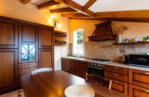 Borghetto Santo Spirito Villa | Lovely apartment in villa for 5 people with A/C, pool, WIFI, balcony, pets allowed and parking