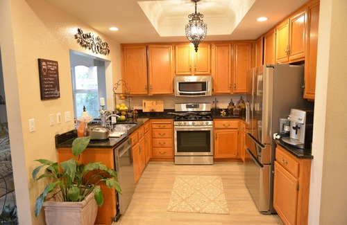 Menifee House | Lovely Lakehouse with Indoor Spa Tub Suite and Stunning Views
