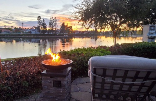 Menifee House | Lovely Lakehouse with Indoor Spa Tub Suite and Stunning Views