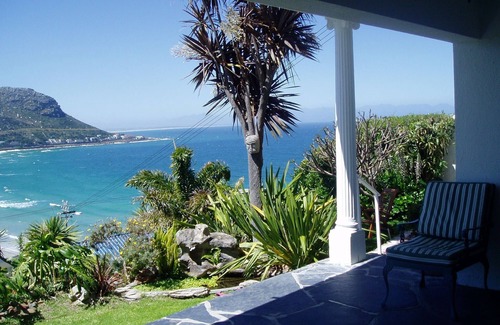 Fish Hoek House | Lovely large family House near beach, spectacular sea and mountain views.
