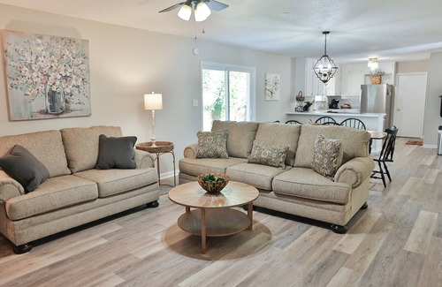 Blue Mountain House | Lovely Lindale Home w/Gameroom!