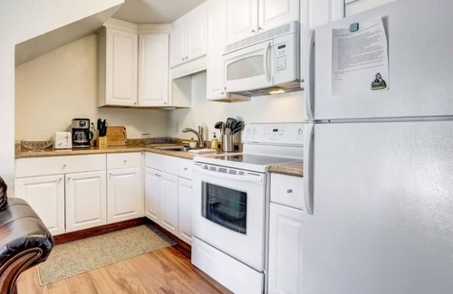 Tahoe Village Apartment | Lovely Loft w/Views | Walk to Heavenly | Sleeps 4