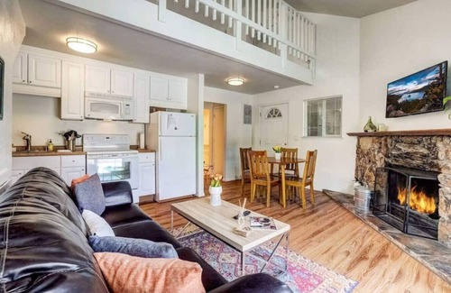 Tahoe Village Apartment | Lovely Loft w/Views | Walk to Heavenly | Sleeps 4