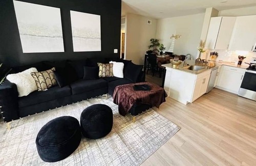 Barker House | Lovely Luxe Stylish 1 Bedroom Suite