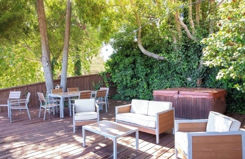 Berkeley Hills House | ★Lovely Mid-Century Modern Gem! ★BAY VIEWS★ HOT TUB★PARKING! ★PETS WELCOME!