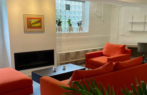 Lake View East Apartment | Lovely Minimalist Loft in the heart of Lakeview