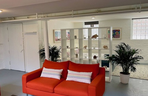 Lake View East Apartment | Lovely Minimalist Loft in the heart of Lakeview