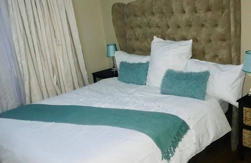 Randpark Ridge House | Lovely Modern Apartment. In the heart of Randpark Ridge, close to the shopping