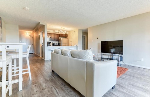 Downtown Calgary Apartment | Lovely New Renovated 1-bedroom with Free Parking