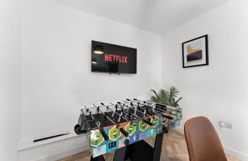 Newark upon Trent House | Lovely Nottingham Abode - Sleeps 15 - Parking