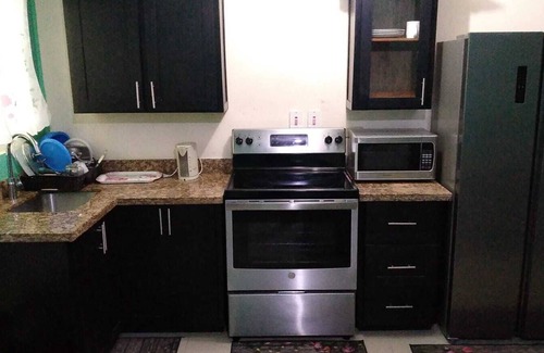 Kingston Apartment | Lovely One bedroom Apartment/Condo in Kingston.