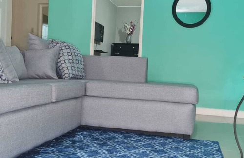 Kingston Apartment | Lovely One bedroom Apartment/Condo in Kingston.