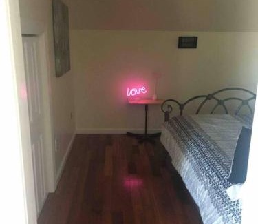 Niskayuna Apartment | Lovely one bedroom with free parking
