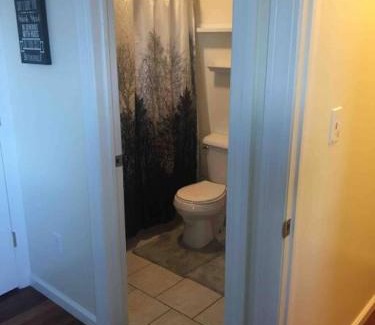 Niskayuna Apartment | Lovely one bedroom with free parking