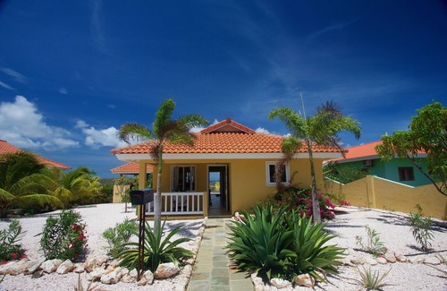 Fontein Villa | Lovely Patio Villa with Pool and Seaview on Curacao