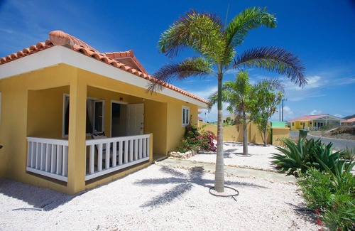 Fontein Villa | Lovely Patio Villa with Pool and Seaview on Curacao