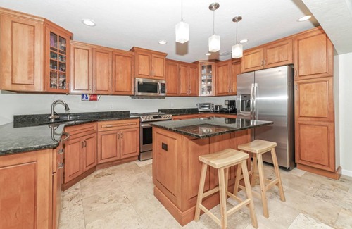 Sarasota House | Lovely ❤ Pool - Walk to Siesta Key, No Car Needed
