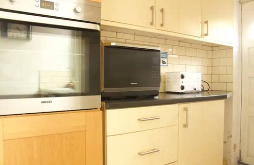 Offerton Bed & Breakfast | Lovely Private Rooms near MCR Centre