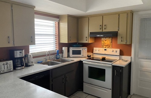 New Smyrna Beach House | Lovely Private 2 Bedroom 6 miles to the beach and 5 minutes to the river