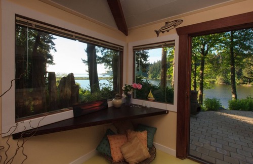 Metchosin Cottage | Lovely Private Waterfront Cottage