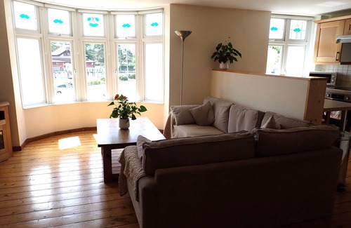 Porthcawl Apartment | LOVELY RENTAL APARTMENT IN PORTHCAWL CLOSE TO BEACH, SEA AND TOWN